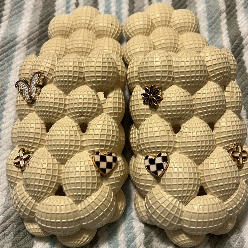 “Bubble” sandals